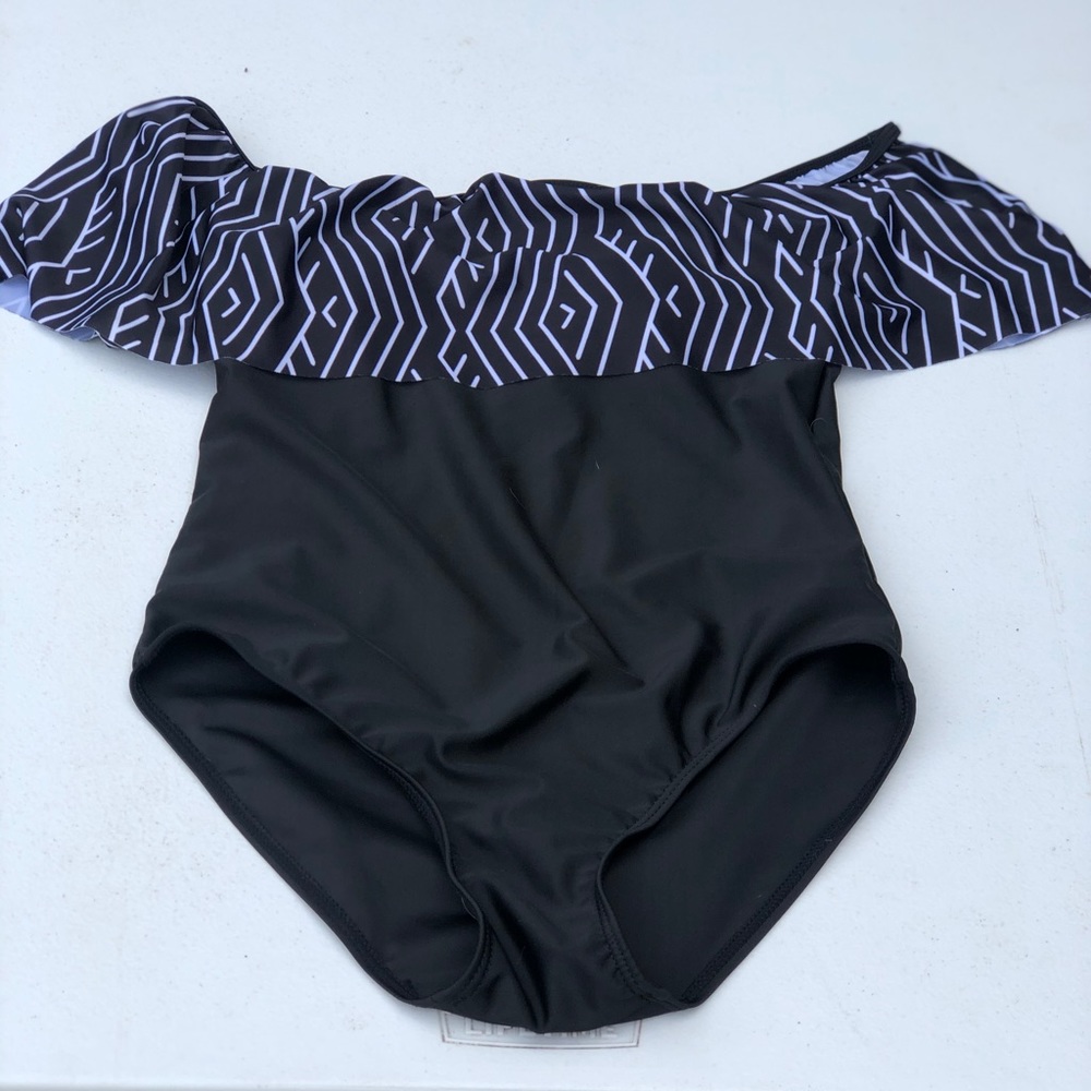 Off shoulder swimsuit!